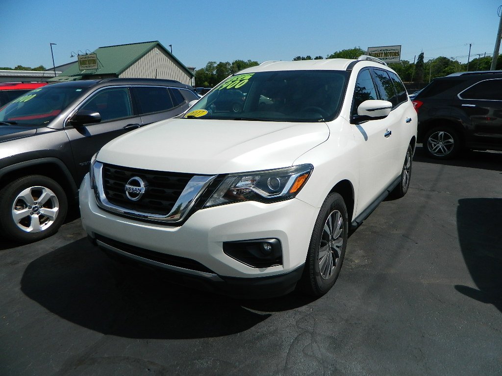 2017 Nissan Pathfinder SV 4WD's photo